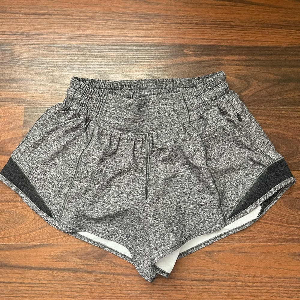 Lululemon Hotty Hots 2.5” Low Rise SIZE 2